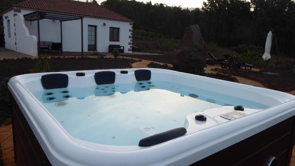 Casa Los Almendros Jacuzzi Garden - Bañera de hidromasaje en Puntagorda
