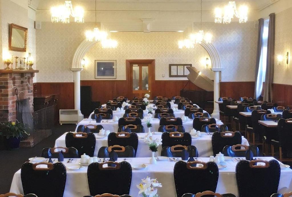 Restaurant o un lloc per menjar a Leviathan Hotel