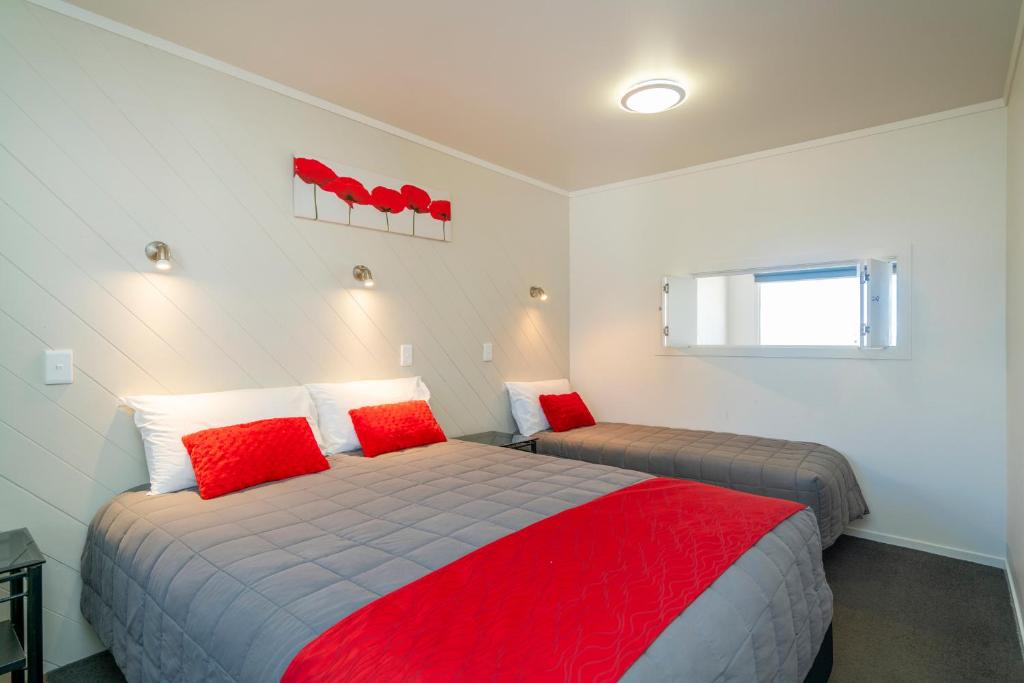Postel nebo postele na pokoji v ubytování The Oceanside Motel