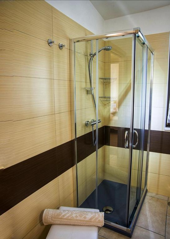 A bathroom at LE PITTURE casa di campagna