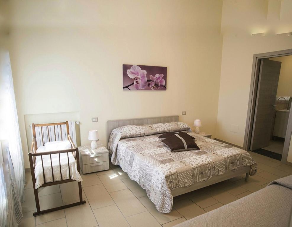 A bed or beds in a room at LE PITTURE casa di campagna