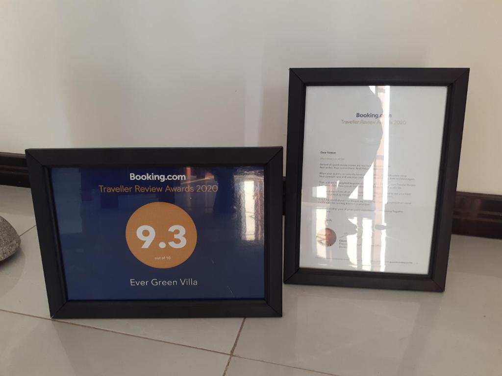 Certifikát, hodnocení, plakát nebo jiný dokument vystavený v ubytování Ever Green Villa