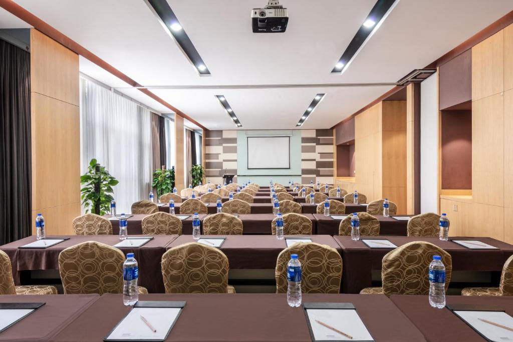 Konferenční prostory v ubytování Holiday Inn Express Shanghai New Jinqiao by IHG