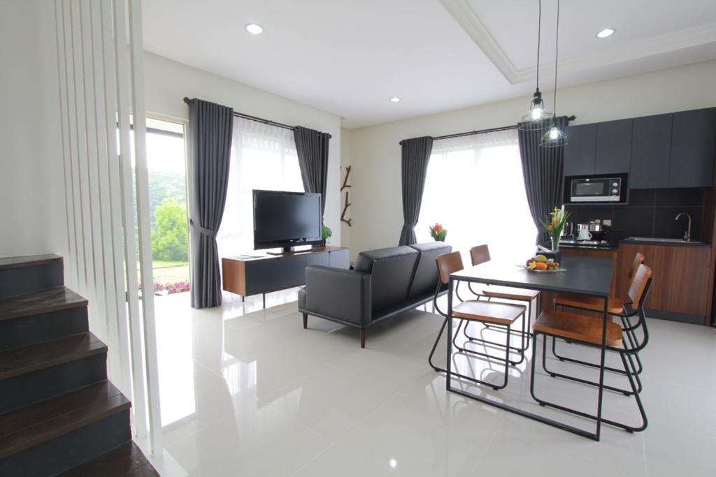 A seating area at R Hotel Rancamaya