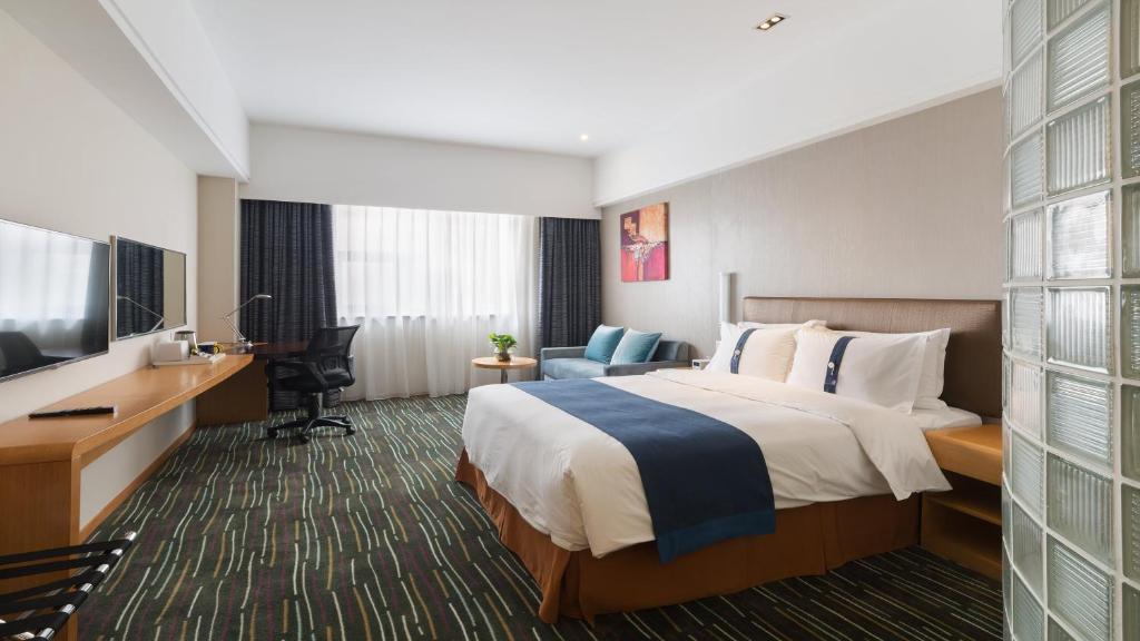 Postel nebo postele na pokoji v ubytování Holiday Inn Express Shanghai New Jinqiao by IHG