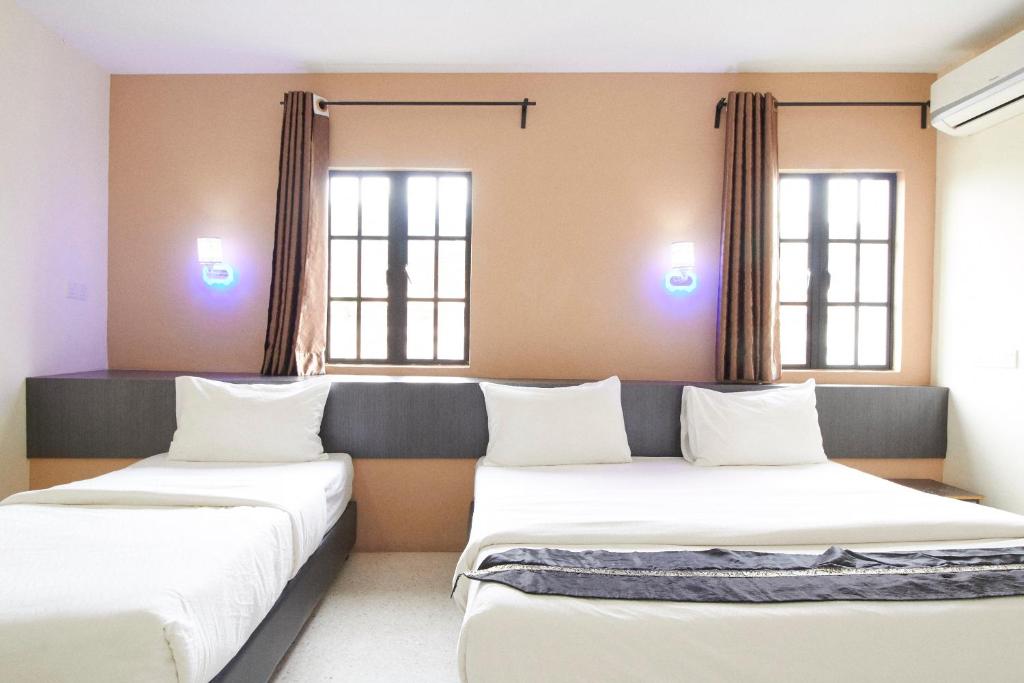 Postel nebo postele na pokoji v ubytování M S Hotel, Tengku Kelana KTM Klang