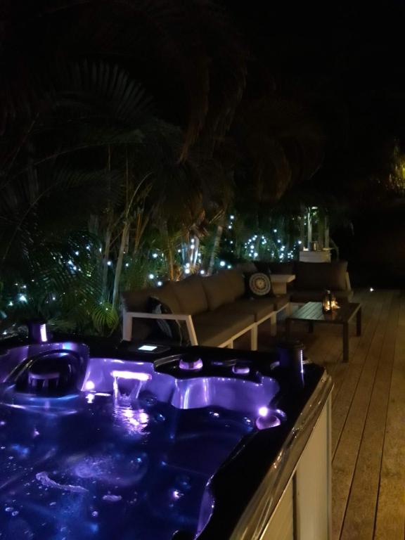 Bazén v ubytování chambre et table d’hôte au Diamant nebo v jeho okolí