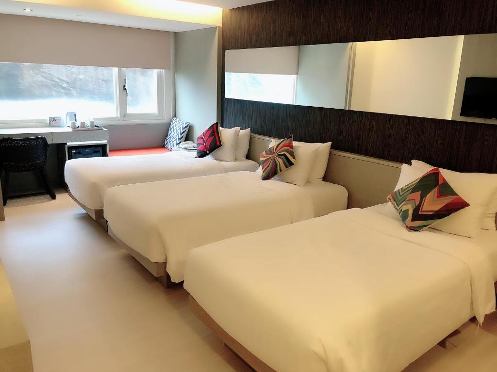 Postel nebo postele na pokoji v ubytování Inhouse Hotel Yehliu