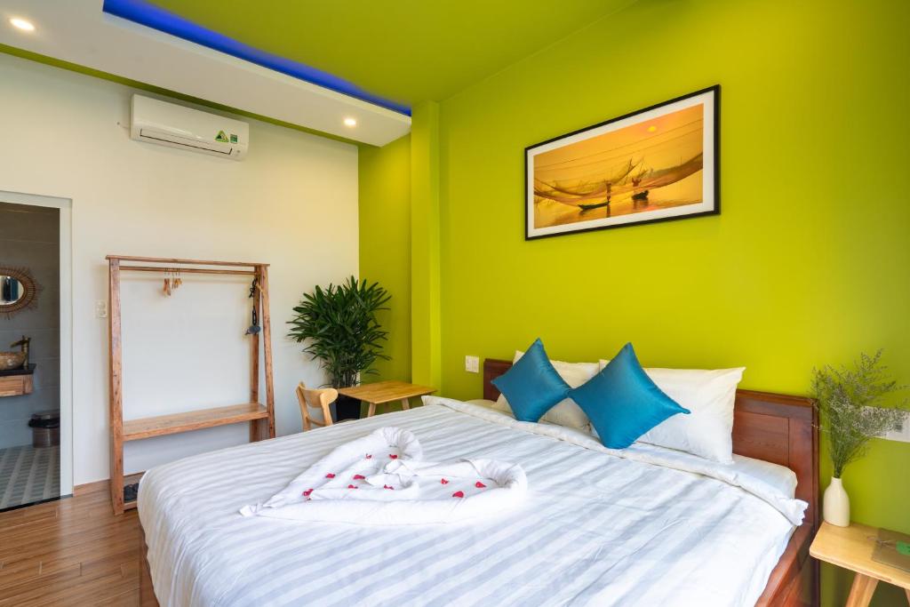 Postel nebo postele na pokoji v ubytování An Bang Sea Adventure Homestay Hoi An