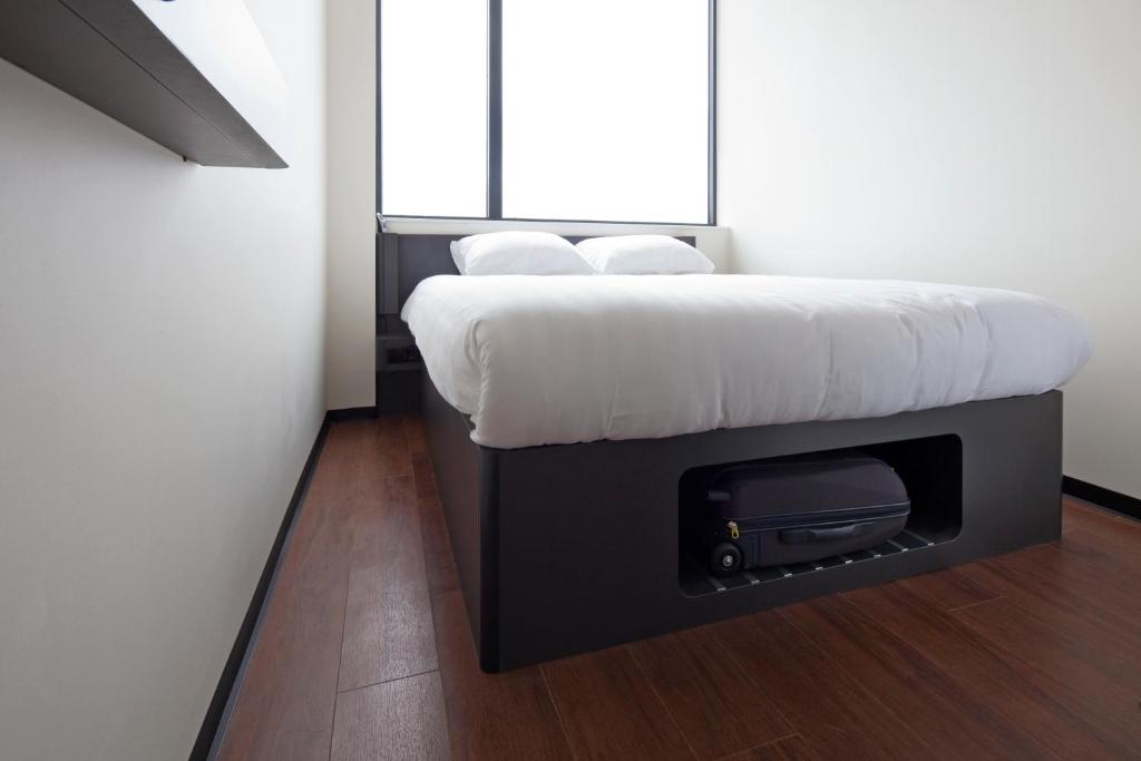 easyHotel Amsterdam City Centre South - Resim 39