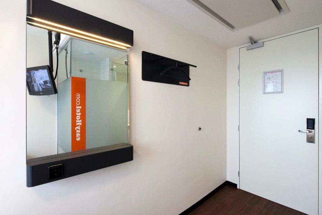 easyHotel Amsterdam City Centre South - Resim 43