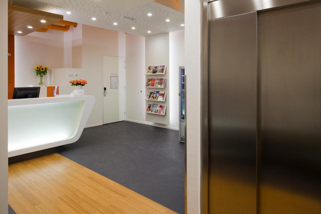 easyHotel Amsterdam City Centre South - Resim 31