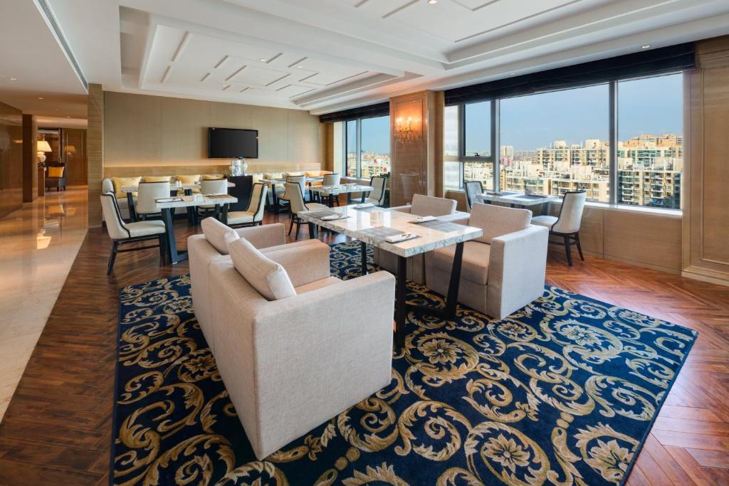Posezení v ubytování Crowne Plaza Shanghai Noah Square by IHG