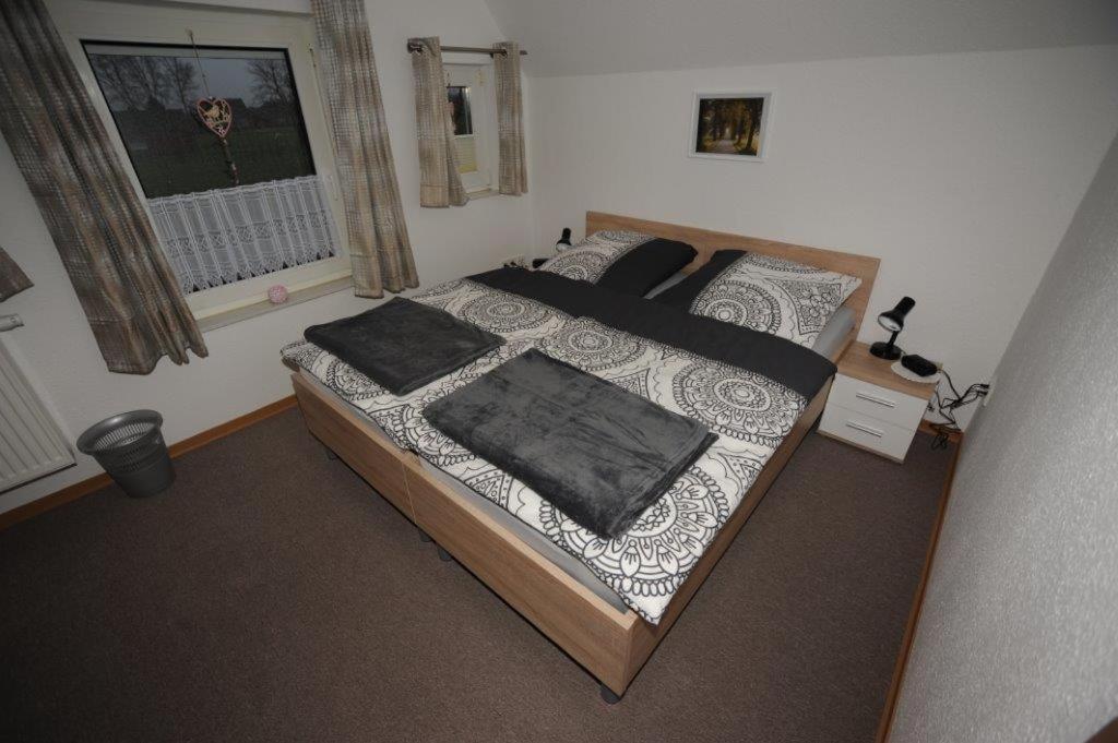 Postel nebo postele na pokoji v ubytování 5 Sterne Ferienhaus Von den Wilden Äckern