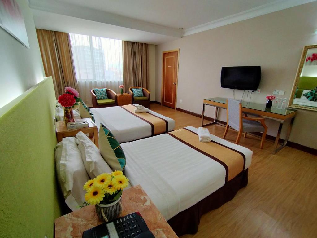 Postel nebo postele na pokoji v ubytování Tang Dynasty Hotel
