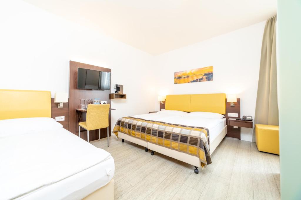Postel nebo postele na pokoji v ubytování Hotel Rheinfelderhof