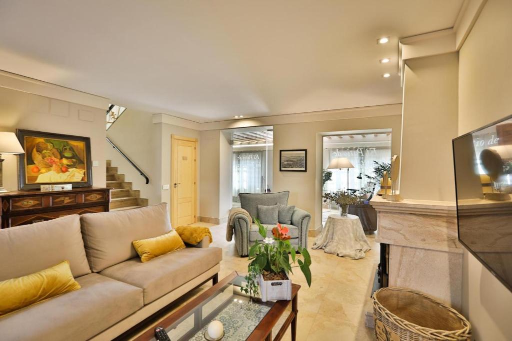 TV a/nebo společenská místnost v ubytování El Patio de los Jazmines Boutique-House