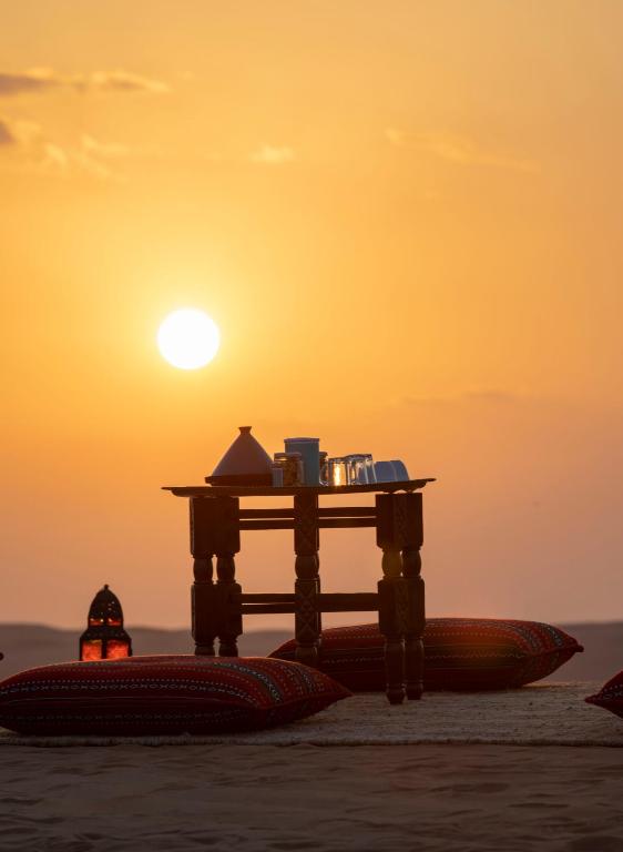 Východ nebo západ slunce při pohledu z luxury tent nebo okolí