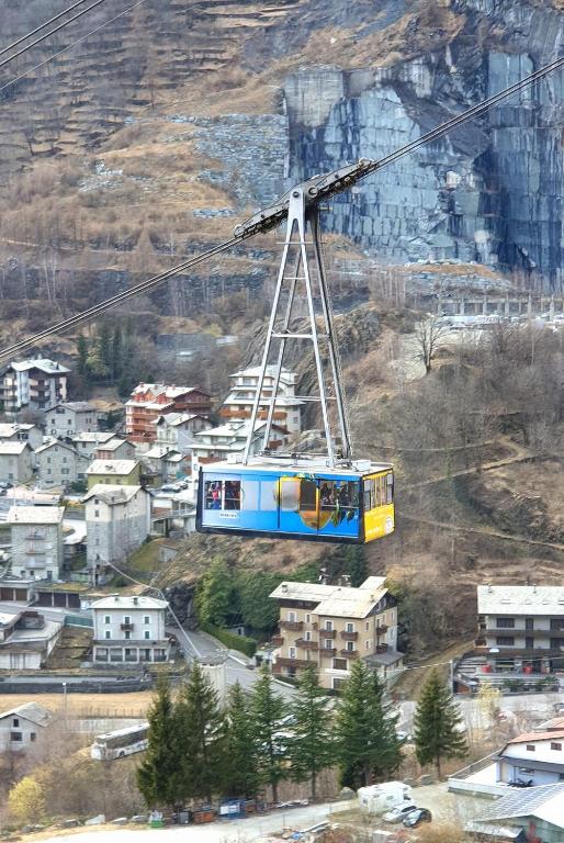 Nespecifikovaný výhled na hory nebo výhled na hory při pohledu z hotelu