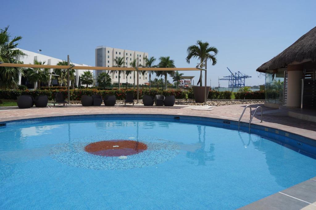 Bazén v ubytování Holiday Inn Tuxpan - Convention Center by IHG nebo v jeho okolí