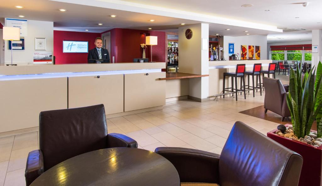 Holiday Inn Express East Midlands Airport, an IHG Hotel, Castle Donington –  Tarifs 2024