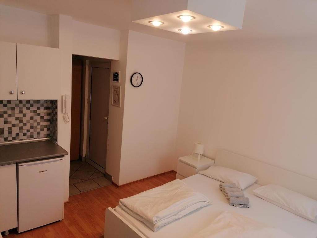 Veliki Park - Triple Room With Bathroom