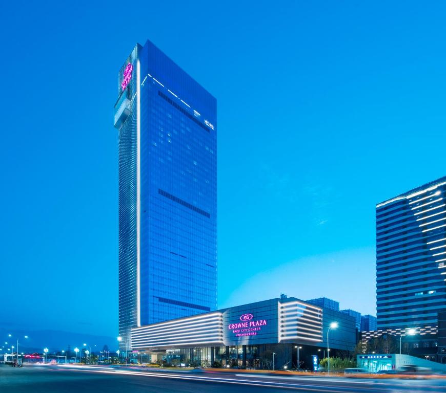 a tall building with a sign on the side of it at Crowne Plaza Baoji City Center, an IHG Hotel in Baoji