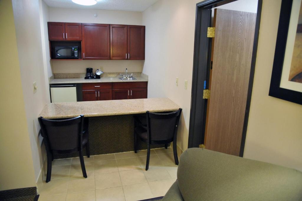 Wingate by Wyndham Ashland photo
