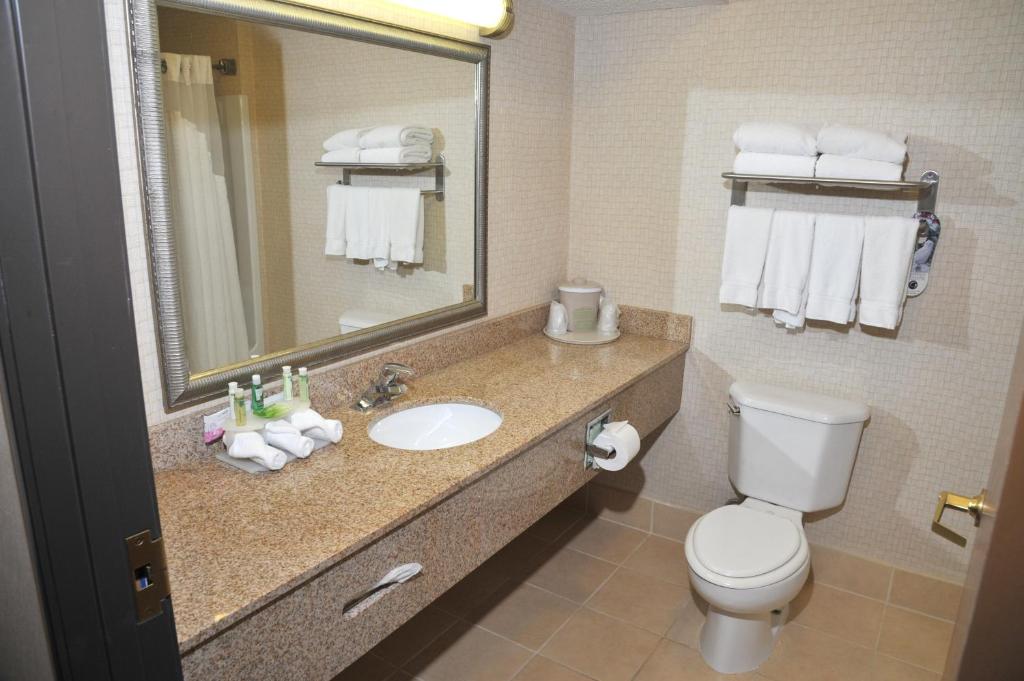 Wingate by Wyndham Ashland photo