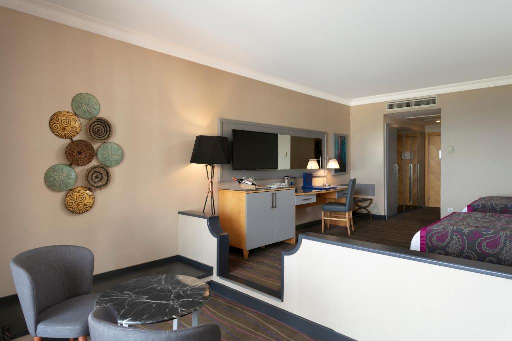 Postel nebo postele na pokoji v ubytování Sirene Belek Hotel