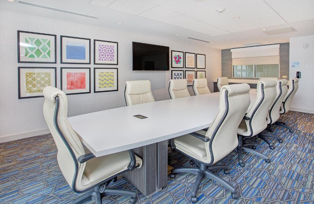 Holiday Inn Express & Suites Covington by IHG photo