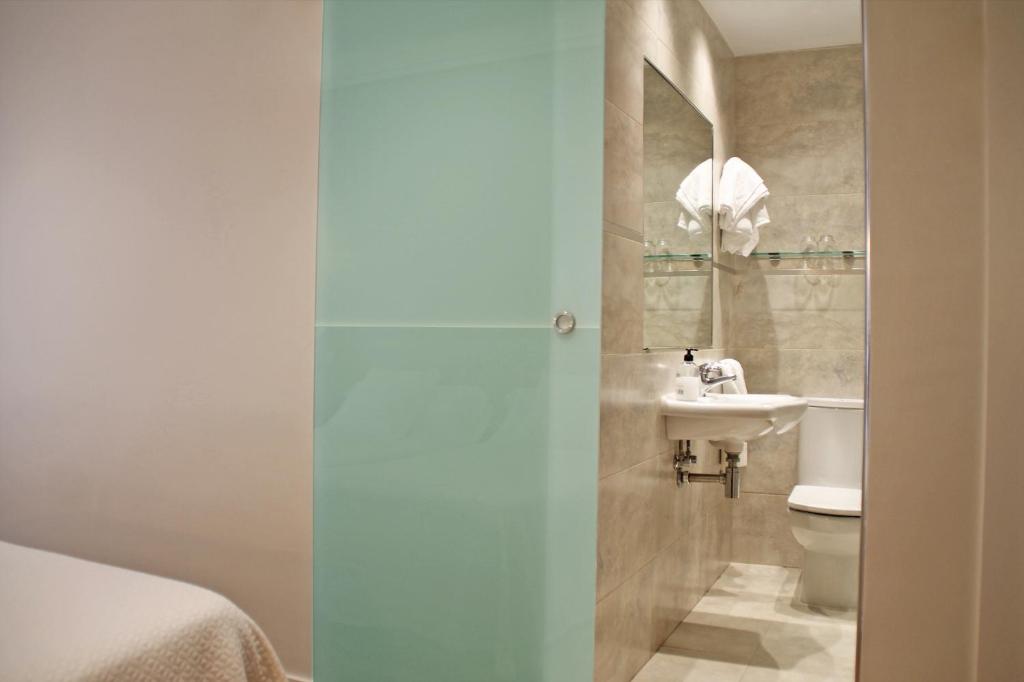 A bathroom at Hotel Boutique Astorga