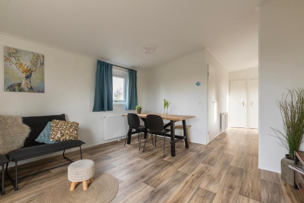 Χώρος καθιστικού στο Welcome in - Chalet Vakantiepark Fort den Haak - huisdier toegestaan