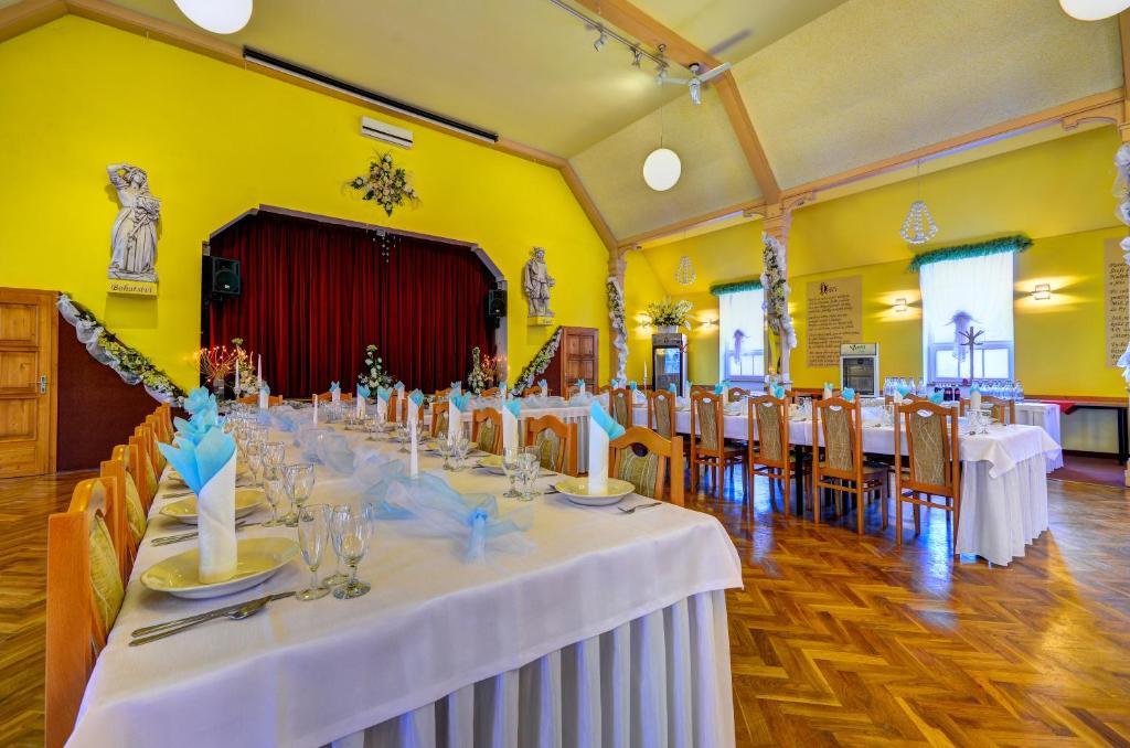 Restaurace v ubytování Hostinec a penzion U sv. Mikuláše