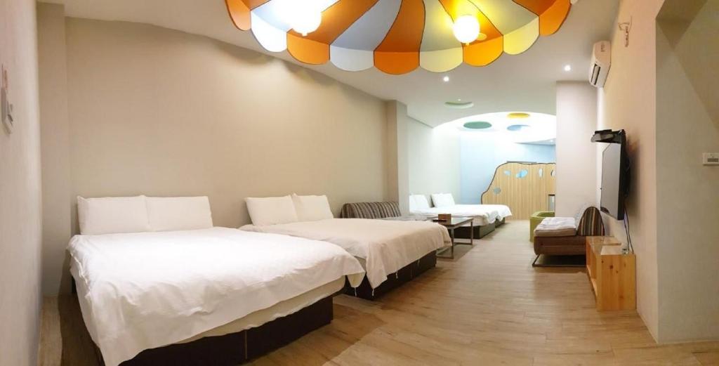 Postel nebo postele na pokoji v ubytování Happiness Yes Inn