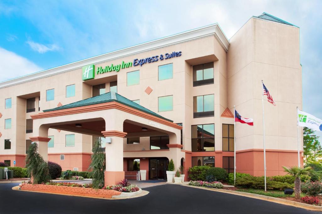 uma representação das suites da estalagem Hampton planeadas em Holiday Inn Express Hotel & Suites Lawrenceville, an IHG Hotel em Lawrenceville