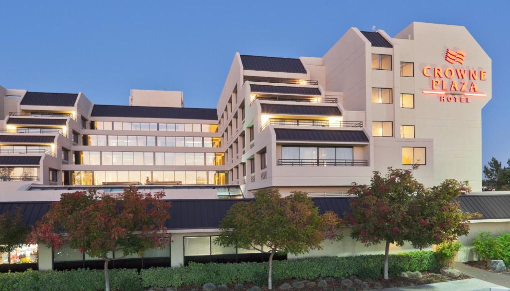 a rendering of the grove plaza hotel at Crowne Plaza Hotel Foster City-San Mateo, an IHG Hotel in Foster City