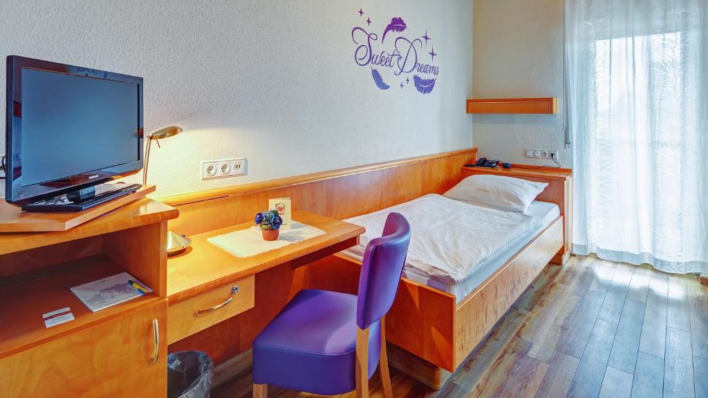 Postel nebo postele na pokoji v ubytování Hotel-Gasthof Zum Freigericht