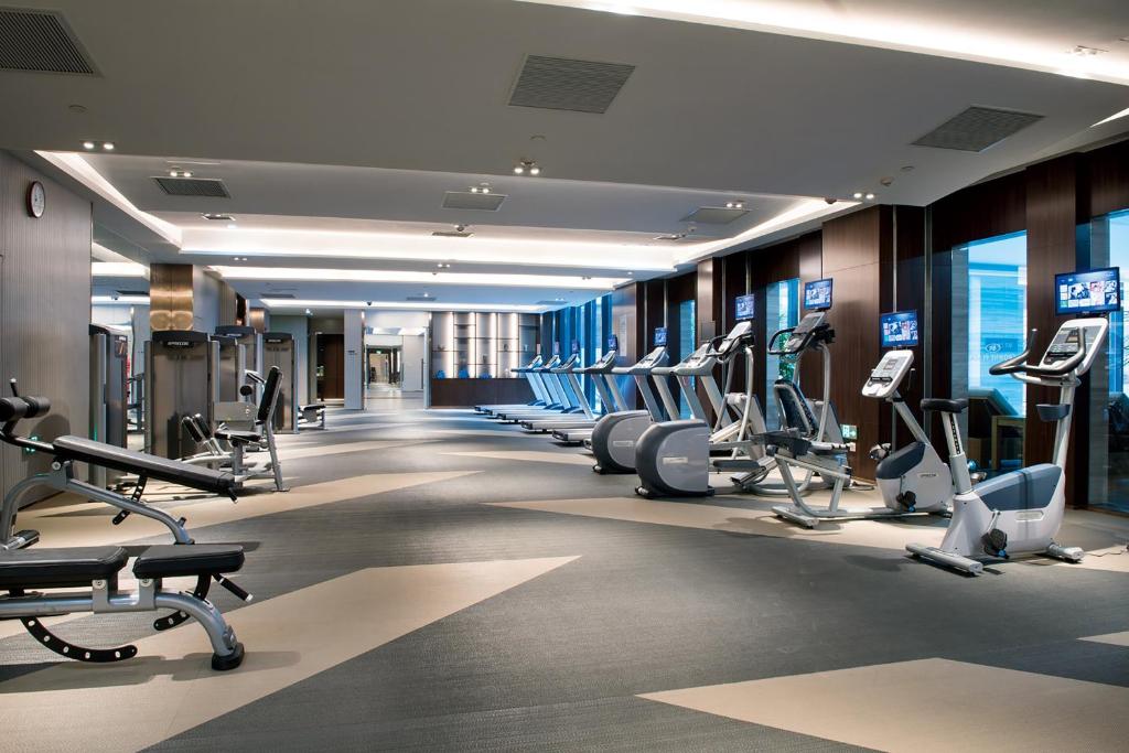 Fitness centrum a/nebo fitness zařízení v ubytování Crowne Plaza Shanghai Pujiang by IHG