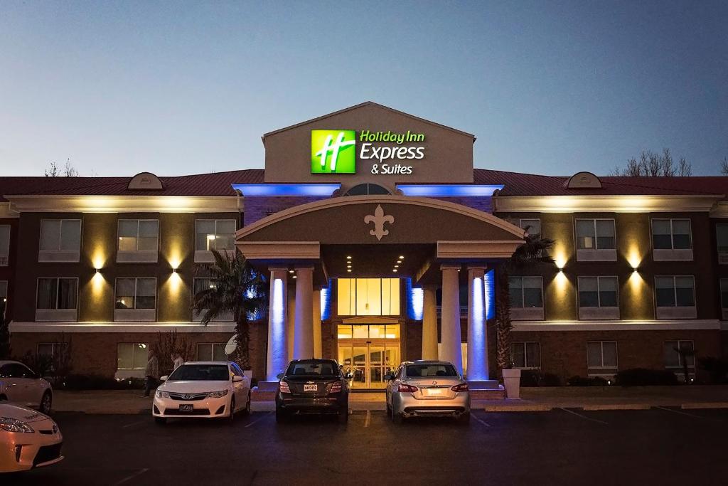 Holiday Inn Express & Suites Alexandria, an IHG Hotel