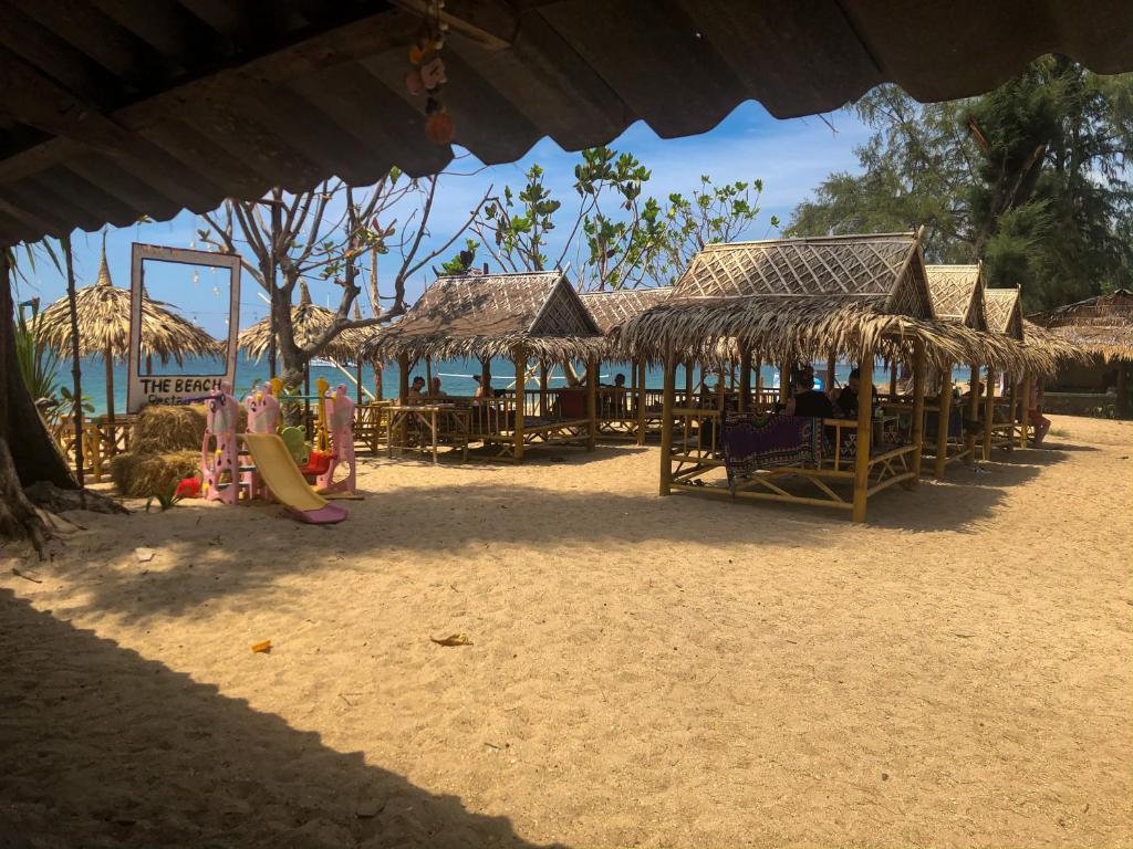 Lanta Palm Beach Resort