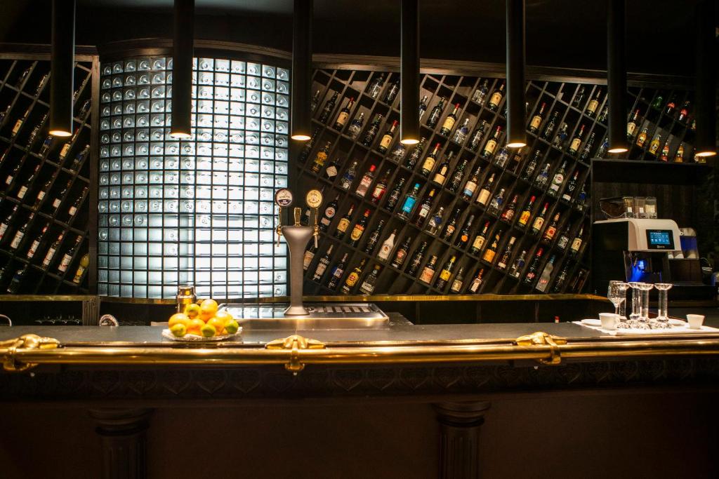 a bar with a counter with fruit on it at Le Grand Hôtel Le Touquet-Paris-Plage in Le Touquet-Paris-Plage