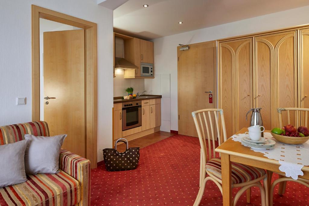 Kuchyň nebo kuchyňský kout v ubytování Hotel & Ferienappartements Edelweiss