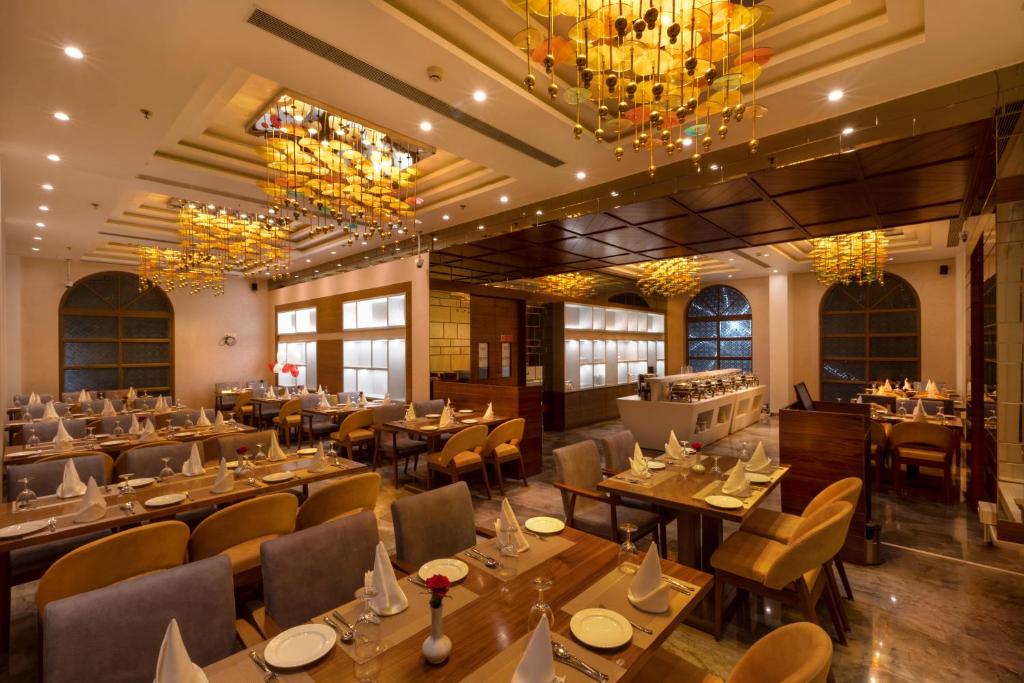 Restaurace v ubytování Hotel MBC Citadel Nashik