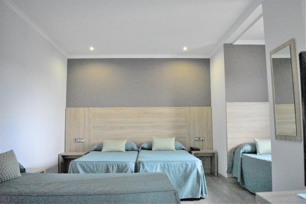 Posteľ alebo postele v izbe v ubytovaní Ramblas Hotel