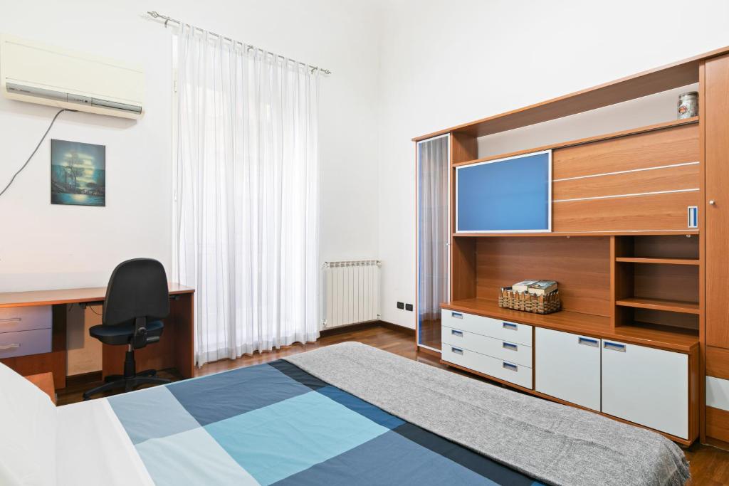 Posteľ alebo postele v izbe v ubytovaní Vittorio Emanuele & Via Roma Colorful Apartment