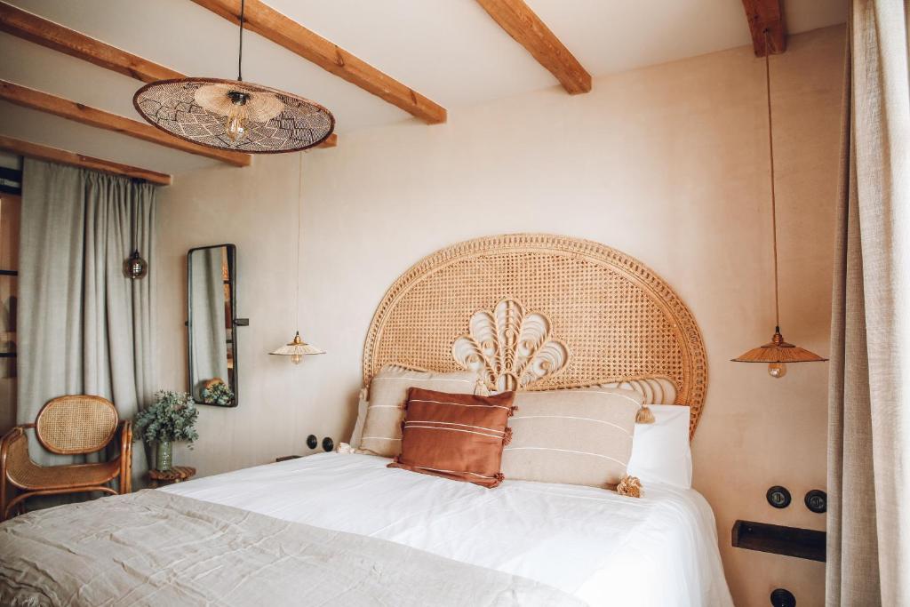 Postel nebo postele na pokoji v ubytování Nomad Hotel - Xábia Port