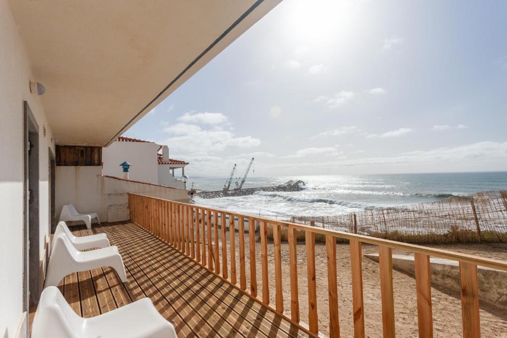 Gallery image of Blue Buddha Beach Rooms & Suites in Ericeira