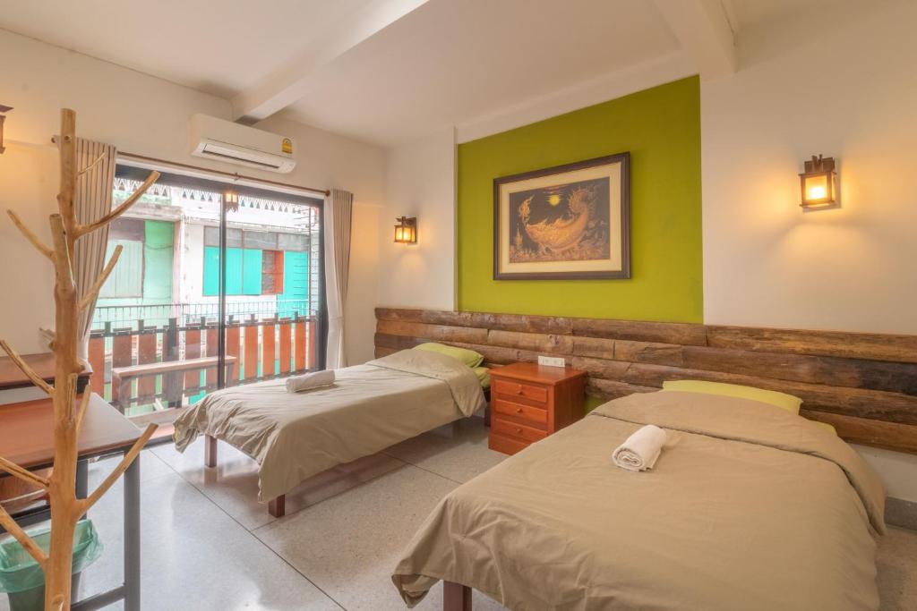 Voodi või voodid majutusasutuse Banthat Thong Hostel toas