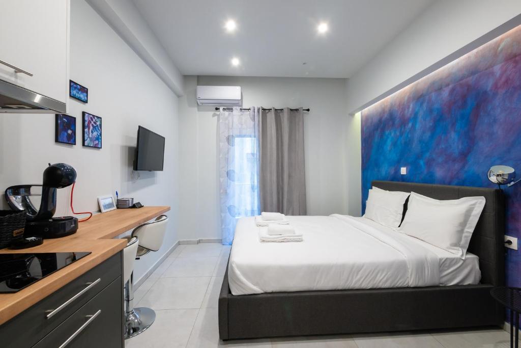 DK Mini Studio White Tower - 16